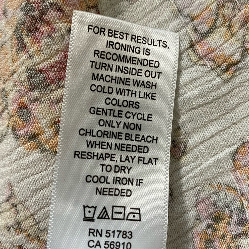 Maurices Floral Blouse - White and Red 18 inches from pit to pit - Picture 5 of 8